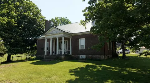 6300 Mccowans Ferry Rd, Versailles, KY 40383