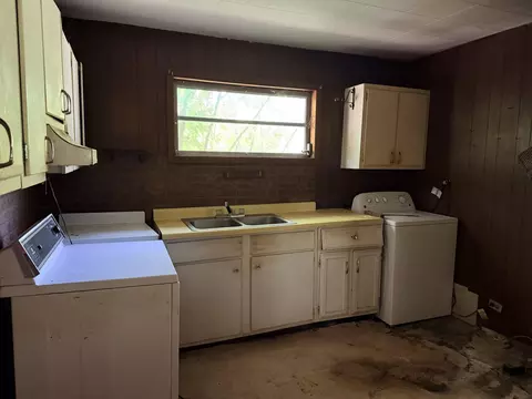 Kitchen - 329 State Highway 522, Baxter, KY 40806 photo 4 of 5
