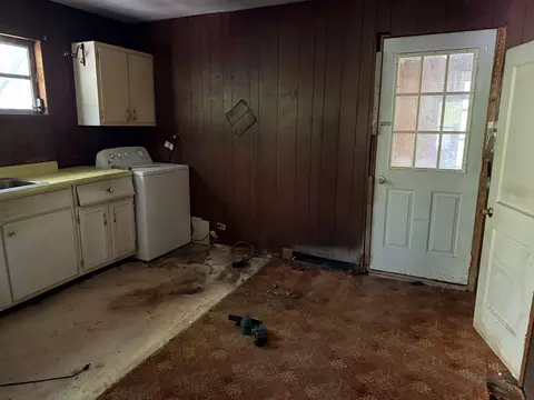 Kitchen - 329 State Highway 522, Baxter, KY 40806 photo 3 of 5