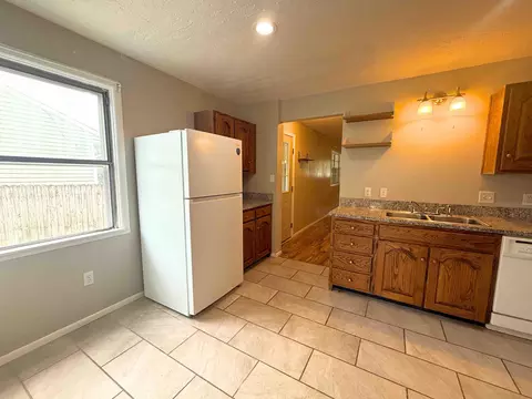 Kitchen - 306 N Beatty Ave, Corbin, KY 40701 photo 3 of 4
