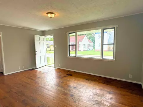 Living - 306 N Beatty Ave, Corbin, KY 40701 photo 1 of 6
