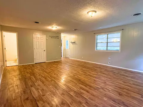 Living - 306 N Beatty Ave, Corbin, KY 40701 photo 6 of 6