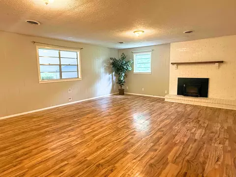 Living - 306 N Beatty Ave, Corbin, KY 40701 photo 5 of 6