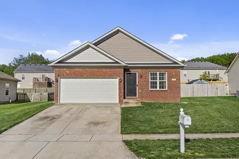 135 Paul Revere Dr, Georgetown, KY 40324