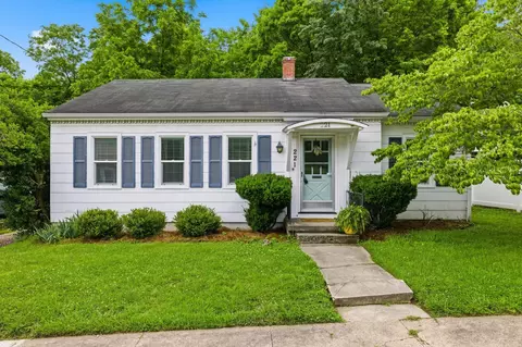 221 N 1st St, Danville, KY 40422