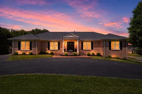 897 Turkey Foot Rd, Lexington, KY 40502