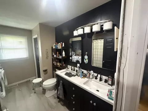 Bath - 1018 Cardinal Dr, Corbin, KY 40701 photo 1 of 2