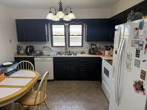 Kitchen - 1018 Cardinal Dr, Corbin, KY 40701 photo 3 of 3