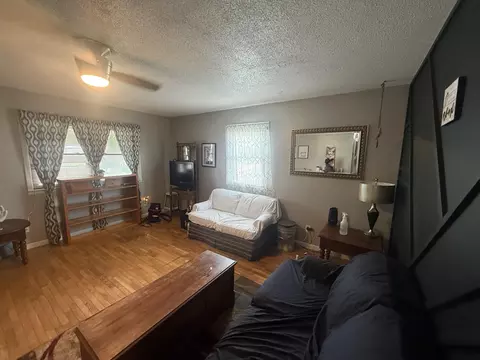 Living - 1018 Cardinal Dr, Corbin, KY 40701 photo 2 of 2