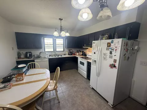 Kitchen - 1018 Cardinal Dr, Corbin, KY 40701 photo 2 of 3