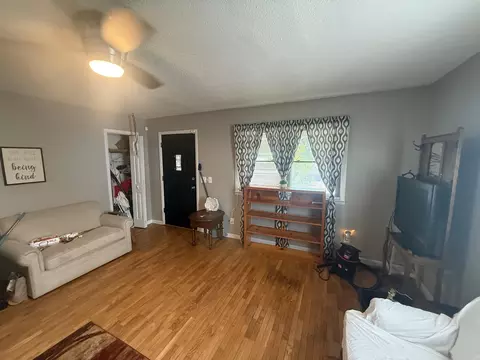 Living - 1018 Cardinal Dr, Corbin, KY 40701 photo 1 of 2