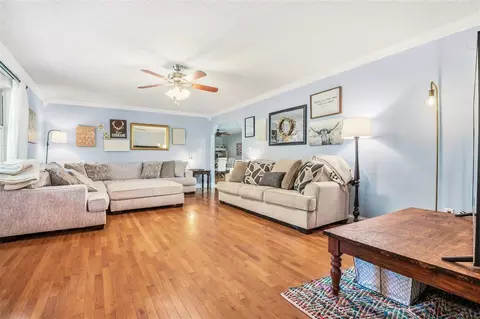 Living - 295 Buc Rd, Williamsburg, KY 40769 photo 2 of 3