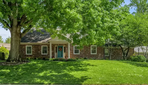 809 Raven Rd, Lexington, KY 40502