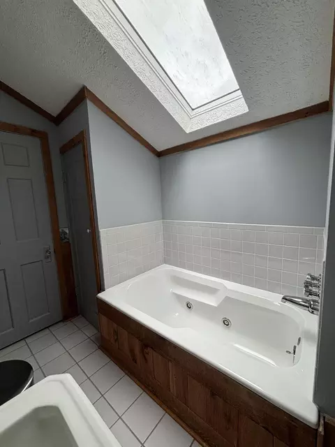 Bath - 411 E 2nd St, Perryville, KY 40468 photo 1 of 4