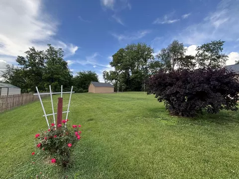 Exterior - 411 E 2nd St, Perryville, KY 40468 photo 5 of 13