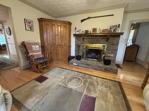 Living - 411 E 2nd St, Perryville, KY 40468 photo 3 of 4
