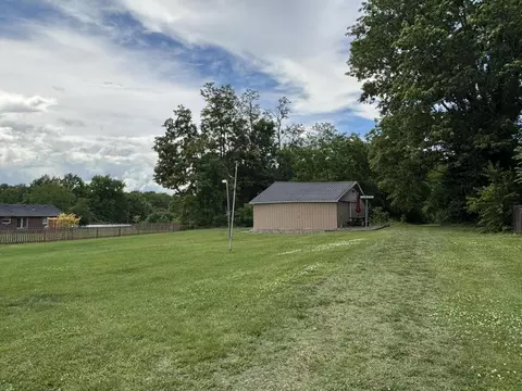 Exterior - 411 E 2nd St, Perryville, KY 40468 photo 9 of 13