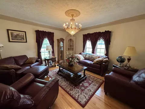 Living - 411 E 2nd St, Perryville, KY 40468 photo 2 of 4