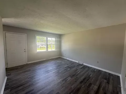 Living - 101 Baldwin St, Berea, KY 40403 photo 2 of 2