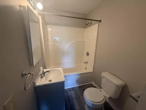 Bath - 101 Baldwin St, Berea, KY 40403 photo 1 of 1