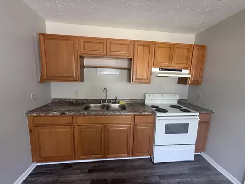 Kitchen - 101 Baldwin St, Berea, KY 40403 photo 2 of 2