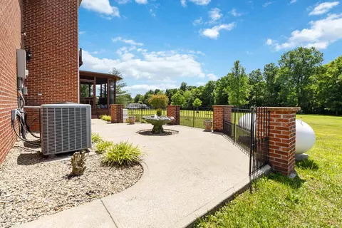 Exterior - 342 Silver Eagle Dr, London, KY 40744 photo 12 of 14