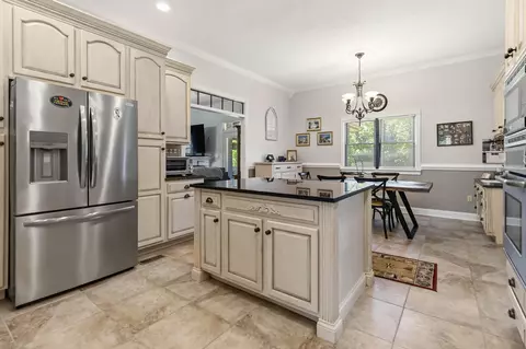 Kitchen - 342 Silver Eagle Dr, London, KY 40744 photo 4 of 5