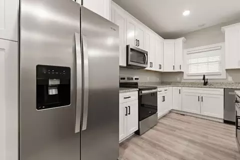 Kitchen - 165 Central Park Ave, Berea, KY 40403 photo 7 of 7