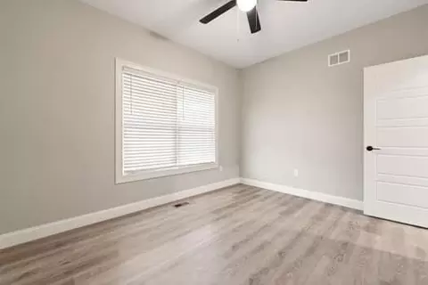 Bedroom - 165 Central Park Ave, Berea, KY 40403 photo 2 of 4