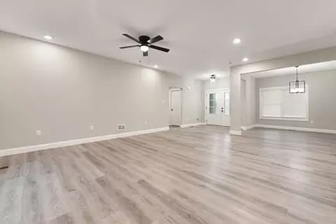 Living - 165 Central Park Ave, Berea, KY 40403 photo 6 of 9