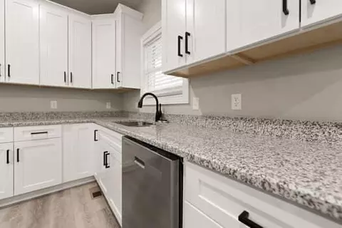 Kitchen - 165 Central Park Ave, Berea, KY 40403 photo 3 of 7
