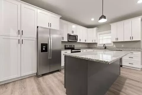Kitchen - 165 Central Park Ave, Berea, KY 40403 photo 2 of 7