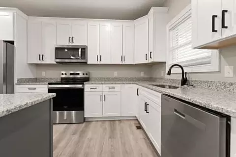 Kitchen - 165 Central Park Ave, Berea, KY 40403 photo 4 of 7