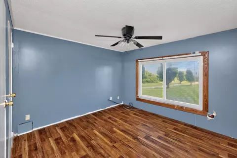 Bedroom - 957 Cane Run Rd, Springfield, KY 40069 photo 2 of 4