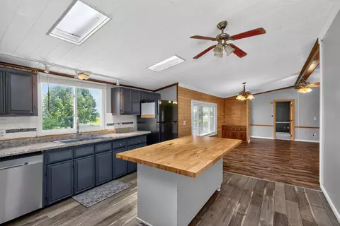 Kitchen - 957 Cane Run Rd, Springfield, KY 40069 photo 4 of 6