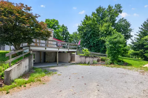 Exterior - 957 Cane Run Rd, Springfield, KY 40069 photo 2 of 10