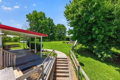 Exterior - 957 Cane Run Rd, Springfield, KY 40069 photo 6 of 10