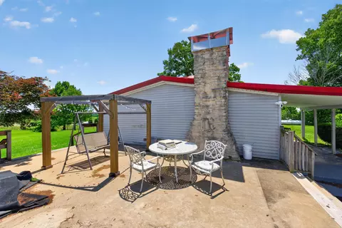 Exterior - 957 Cane Run Rd, Springfield, KY 40069 photo 3 of 10