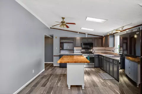 Kitchen - 957 Cane Run Rd, Springfield, KY 40069 photo 1 of 6