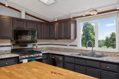 Kitchen - 957 Cane Run Rd, Springfield, KY 40069 photo 3 of 6