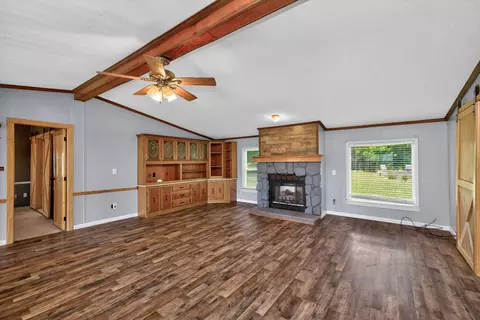 Living - 957 Cane Run Rd, Springfield, KY 40069 photo 1 of 6