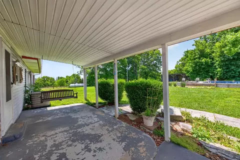 Exterior - 957 Cane Run Rd, Springfield, KY 40069 photo 1 of 10