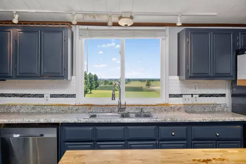 Kitchen - 957 Cane Run Rd, Springfield, KY 40069 photo 6 of 6