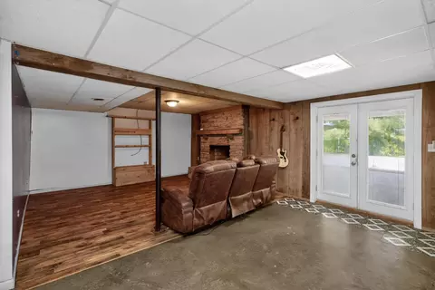 Living - 957 Cane Run Rd, Springfield, KY 40069 photo 6 of 6