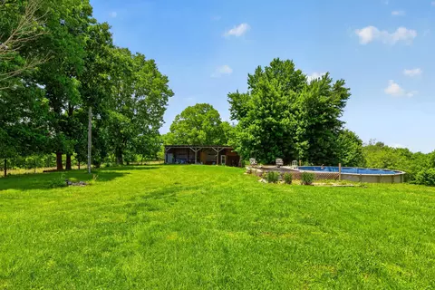 Exterior - 957 Cane Run Rd, Springfield, KY 40069 photo 8 of 10