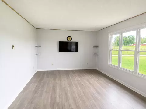Living - 2665 Kentucky 80, Windsor, KY 42565 photo 5 of 5