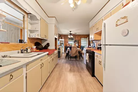 Kitchen - 2665 Kentucky 80, Windsor, KY 42565 photo 5 of 6