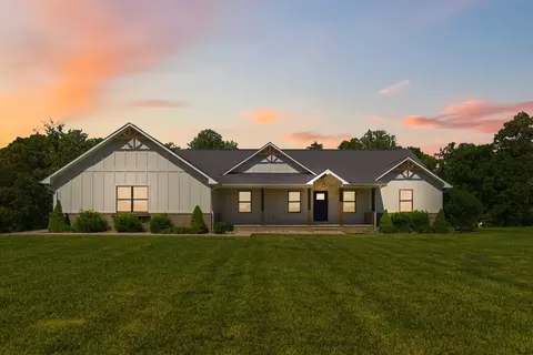 220 Davis Ln, Russell Springs, KY 42642
