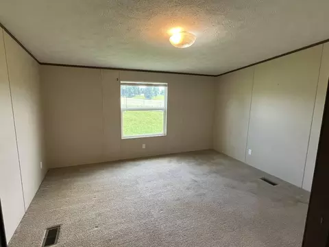 Bedroom - 2420 Old Bull Rd, Eubank, KY 42567 photo 2 of 6