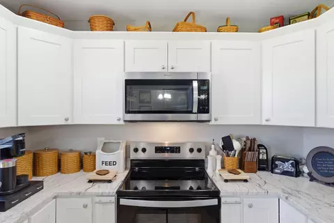 Kitchen - 267 Brook Cv, Berea, KY 40403 photo 3 of 3